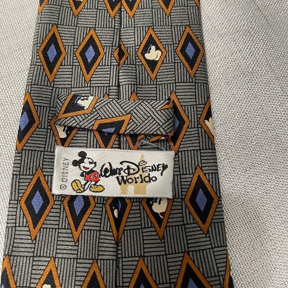 Walt Disney World 100% Silk Men’s Tie. Mickey Mouse Tie. - Picture 2 of 7